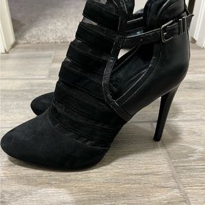 Gianni Bini Black Heels Size 9 Part Suede Part Leather